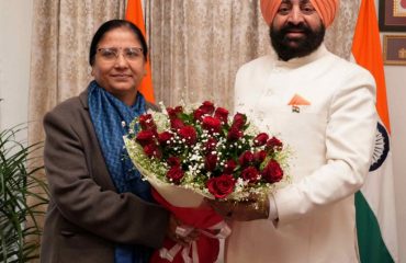 Doon University Vice Chancellor Prof. Surekha Dangwal paying a courtesy call on the Governor.