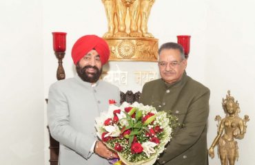 Cabinet Minister Shri Ganesh Joshi meeting the Governor and wishing him a Happy New Year 2025.