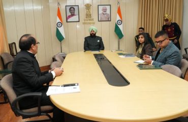 Vice Chancellor of Hemvati Nandan Bahuguna Medical Education University Prof. M.L.B. Bhatt giving presentation on 'One University-One Research' to the Governor.