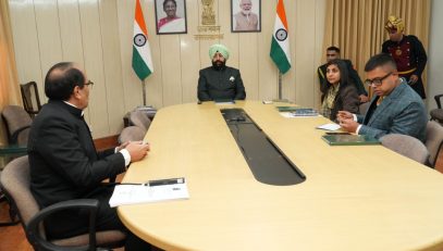 Vice Chancellor of Hemvati Nandan Bahuguna Medical Education University Prof. M.L.B. Bhatt giving presentation on 'One University-One Research' to the Governor.