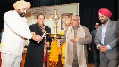 ⁠The Governor inaugurating the book release ceremony of "Cosmic Love" and "Pratapnagar to Tokyo", based on the life-philosophy of Swami Ramatirtha.