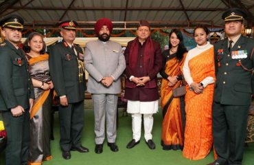 Governor and C M meeting the people present on the occasion of the ‘Hi-Tea’ program organized at the Raj Bhawan.