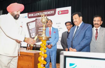 Governor inaugurating the programme organised by Uttaranchal University at Raj Bhawan.