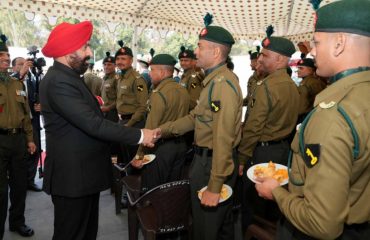 Governor meeting the soldiers and officers of 14 Infantry Division.