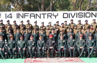 Governor with the soldiers and officers of 14 Infantry Division.