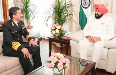 Chief Hydrographer, National Hydrographic Office, Vice Admiral Lochan Singh Pathania, paying a courtesy call on the Governor.