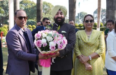 Secretary Shri Ravinath Raman meeting the Governor and wishing him on his birthday.