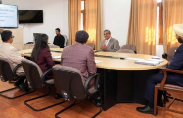 Uttaranchal University Vice Chancellor Prof. Dharmabuddhi giving a presentation on the progress of research work under the “One University-One Research” before the Governor.