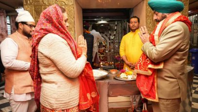 Governor and First Lady Mrs. Gurmeet Kaur offering prayers at Maa Dat Kali Temple.