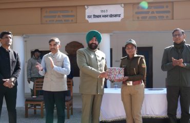 Governor felicitating forest workers at a conference held at Rajaji Tiger Reserve.