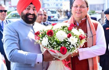 Chief Minister Shri Pushkar Singh Dhami welcoming the Governor on his arrival at the Vidhan Sabha.