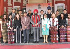 Governor with students of Arunachal Pradesh and Mizoram.;?>