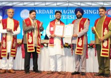 Governor awarding degrees and medals to students at the first convocation of Sardar Bhagwan Singh University, Dehradun.;?>