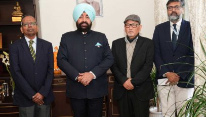 Governor with Shri N. Ravishankar, Chairman, Sixth State Finance Commission, Uttarakhand, Member of the Commission, Shri PS Jangpangi and Additional Secretary Dr. Ahmed Iqbal.