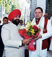 Chief Minister Shri Pushkar Singh Dhami meeting the Governor at Raj Bhawan.