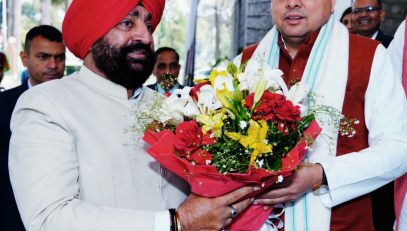 Chief Minister Shri Pushkar Singh Dhami meeting the Governor at Raj Bhawan.