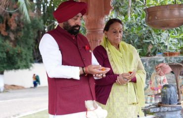 Governor along with First Lady Mrs. Gurmeet Kaur offering prayers at Rajpragneshwar Mahadev Temple situated at Raj Bhawan on the auspicious occasion of Mahashivratri.