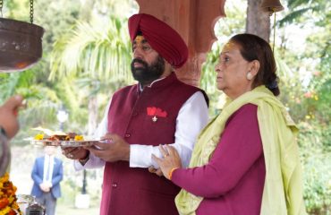 Governor along with First Lady Mrs. Gurmeet Kaur offering prayers at Rajpragneshwar Mahadev Temple situated at Raj Bhawan on the auspicious occasion of Mahashivratri.