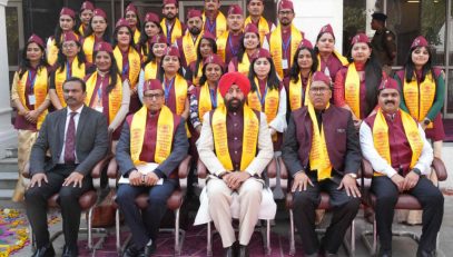 Governor with students at the second convocation organized at Rishikul Campus, Haridwar of Uttarakhand Ayurveda University.