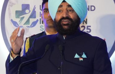 ’उत्तराखण्ड हेल्थकेयर इनोवेशन समिट’ के उद्घाटन सत्र को संबोधित करते हुए राज्यपाल।