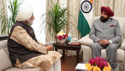 Shri Narendrajit Singh Bindra, Chairman, Hemkund Sahib Management Trust, met the Governor and informed him about the date of opening of the doors of Shri Hemkund Sahib Yatra.