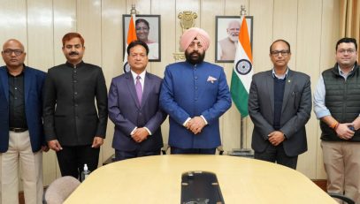 Governor with the Vice Chancellor and other officials of Govind Ballabh Pant Agricultural and Technology University.