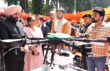 Governor observing the stalls set up during Vasantotsav at Raj Bhawan.