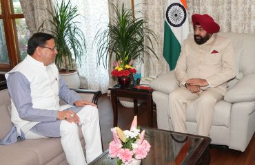 Chief Minister Shri Pushkar Singh Dhami meeting the Governor.