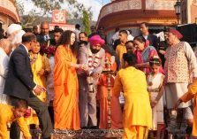 Governor lighting the lamp and inaugurating the closing ceremony of 'International Yoga Festival-2025' organized at Parmarth Niketan, Rishikesh.;?>