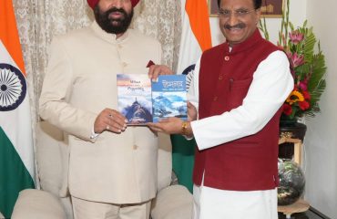 Former CM Dr. Ramesh Pokhriyal 'Nishank' presenting his books 