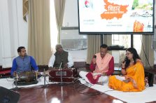 बिहार राज्य स्थापना दिवस के अवसर पर बिहारी महासभा द्वारा सांस्कृतिक प्रस्तुति देते हुए कलाकार।;?>