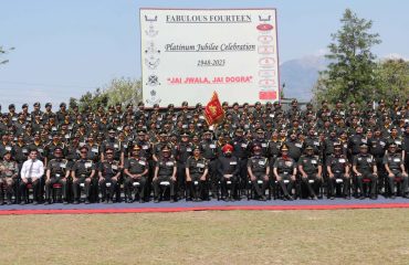 Governor interacting with officers and jawans of the battalion on the Platinum Jubilee celebrations of 14 Dogra Battalion.