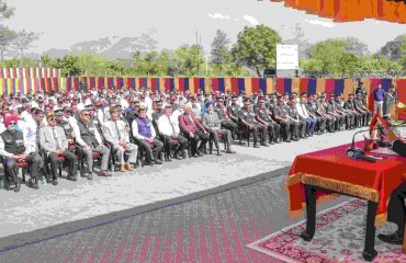 14 डोगरा बटालियन के प्लेटिनम जुबली कार्यक्रम को संबोधित करते हुए राज्यपाल।