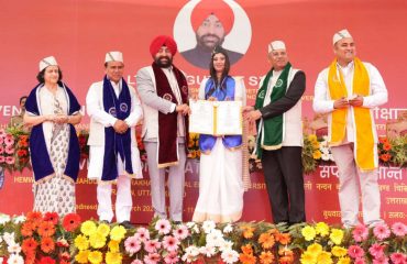 Governor presenting medals and degrees to students on the 7th convocation of HNBU Medical Education University.