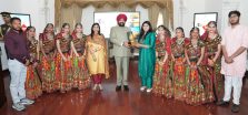 ⁠Governor presenting replica of Brahma Kamal to students of Rajasthan on the occasion of Rajasthan State Foundation Day at Raj Bhawan.;?>