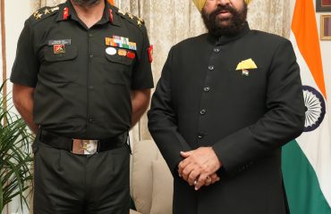 राज्यपाल से शिष्टाचार भेंट करते हुए ब्रिगेडियर बिक्रमजीत सिंह।