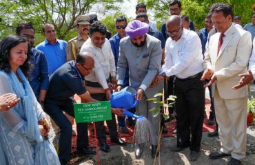 Governor planting a tree in Madhu Vatika of Govind Ballabh Pant Agricultural and Technology University, Pantnagar.