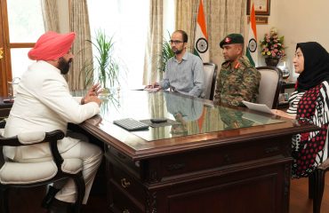 Vice President of the Management Committee of 'Golden Ki Asha School' Colonel Yogesh Upadhyay and Principal Samra Mirza paying a courtesy visit to the Governor.