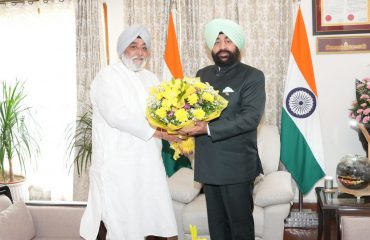 Shri Narendrajit Singh Bindra, Chairman, Hemkund Sahib Management Trust, paying a courtesy call on the Governor.