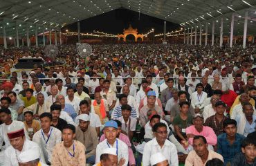 हरिद्वार में आयोजित ‘सद्भावना सम्मेलन एवं राष्ट्रीय एकता शिविर’ कार्यक्रम में उपस्थित लोग।