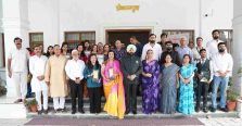 Governor with the doctors present at the “10th Uttarakhand Sujok Mahotsav” organized by Smile Sujok Foundation at Raj Bhawan.;?>