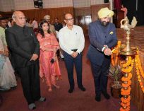 राजभवन में विद्यालयी शिक्षा विभाग द्वारा आयोजित प्रवेशोत्सव-2025 एवं ‘स्कूल डैश-बोर्ड’ लोकार्पण कार्यक्रम का शुभारंभ करते हुए राज्यपाल।;?>