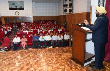 राजभवन में विद्यालयी शिक्षा विभाग द्वारा आयोजित प्रवेशोत्सव-2025 एवं ‘स्कूल डैश-बोर्ड’ लोकार्पण कार्यक्रम को संबोधित करते हुए राज्यपाल।