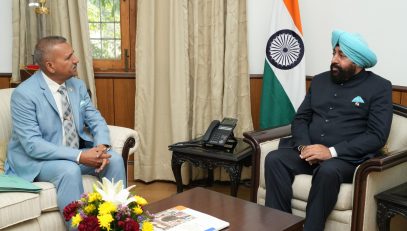 Lt Gen A K Singh (Retd) paying courtesy call on Governor Lt Gen Gurmit Singh (retired).
