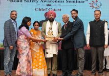 Padma Shri Dr. B.K.S. Sanjay presenting a memento to the Governor at the Road Safety Seminar organised at Raj Bhawan.;?>