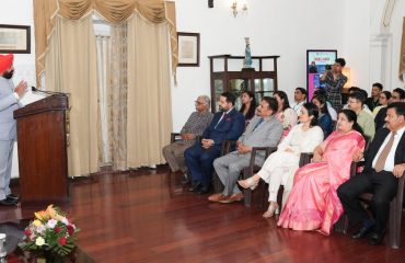 राजभवन में ‘‘इंडस्ट्री 5.0ः ब्रिजिंग ह्यूमैनिटी एंड टेक्नोलॉजी फॉर अ सस्टेनेबल फ्यूचर’’ पुस्तक विमोचन कार्यक्रम को संबोधित करते हुए राज्यपाल।