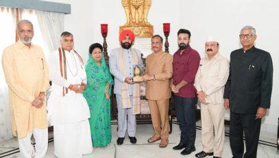 Members of the First Sub-Committee of the Parliamentary Official Language Committee of the Ministry of Home Affairs, Government of India, meeting the Governor at Raj Bhawan.