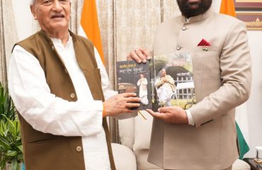 ⁠Former Chief Minister of Uttarakhand and former Governor of Maharashtra Shri Bhagat Singh Koshyari meeting the Governor and presenting the book 'Parvat Shiromani Bhagat Singh Koshyari'.