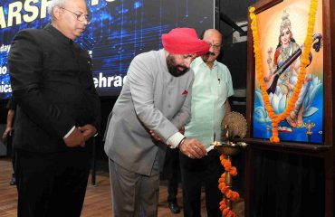 उत्तराखण्ड प्रौद्योगिकी विश्वविद्यालय द्वारा आयोजित हैकाथॉन ‘‘उत्कर्ष 1.0’’ शुभारंभ करते हुए राज्यपाल।