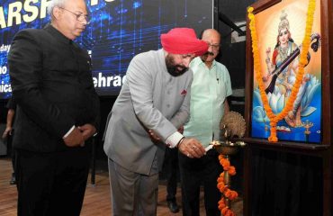 Governor inaugurating the Hackathon 